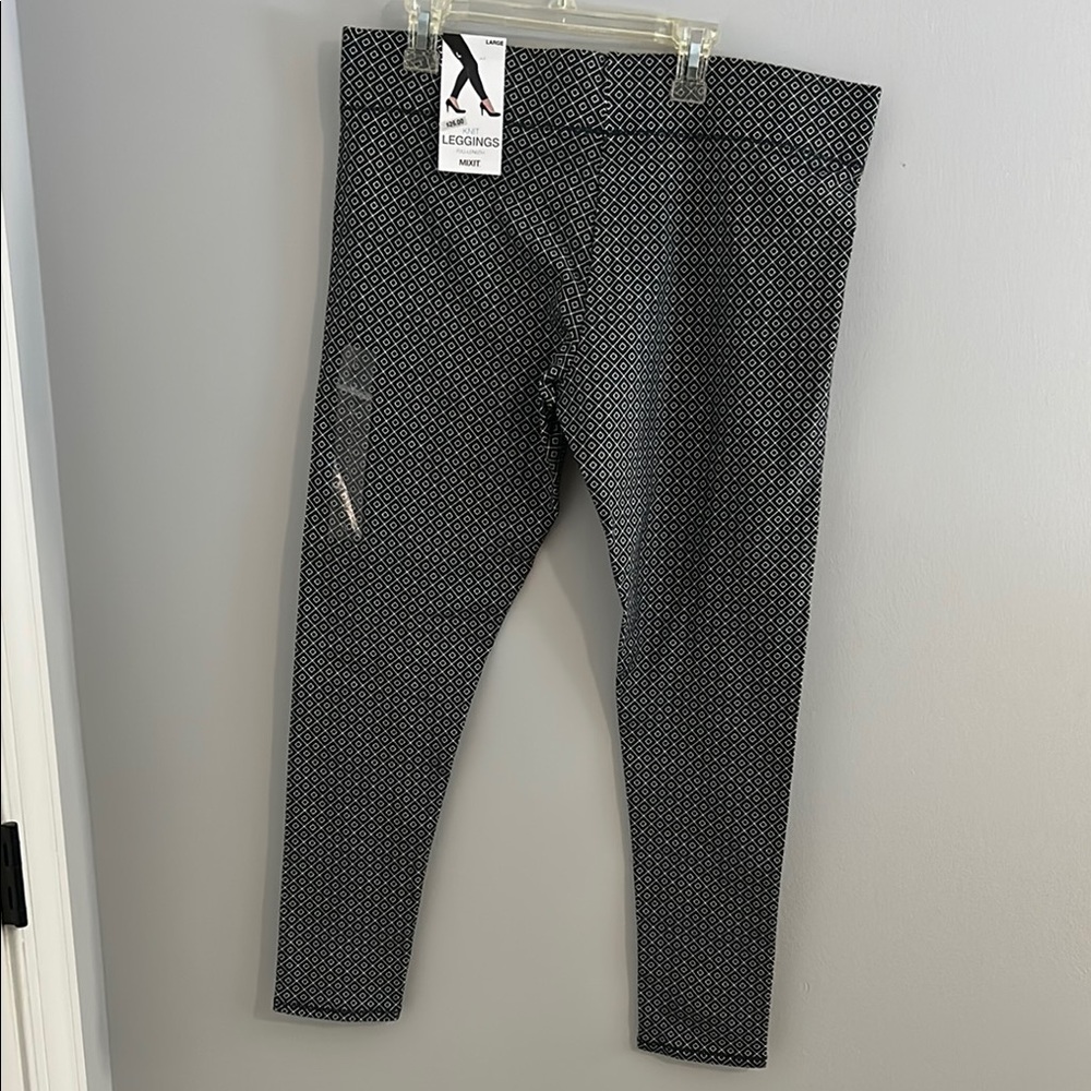 Black and White Patterned Leggings